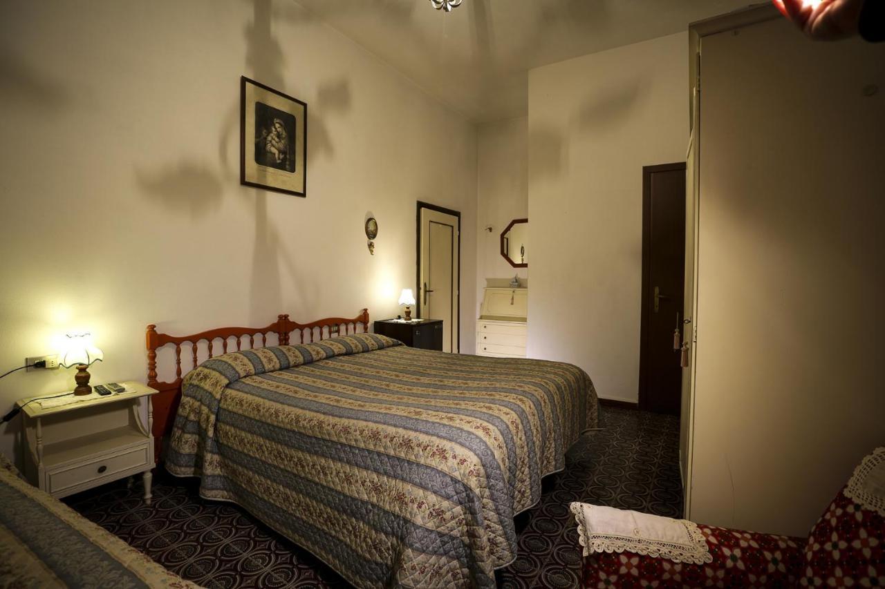 Agriturismo il Poggetto Torre Esterno foto